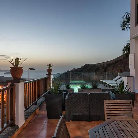 Superior A: Private Pool & Concierge 아파트 *