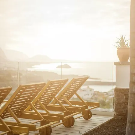 Superior A: Private Pool & Concierge 아파트